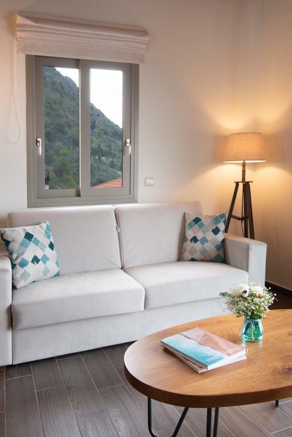 Bay View Guesthouses Каламата Экстерьер фото